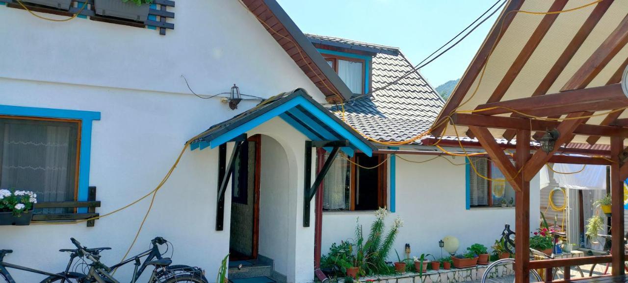 Casa Toth Din Tipterai Hotel วีเชวเดสซุส ภายนอก รูปภาพ