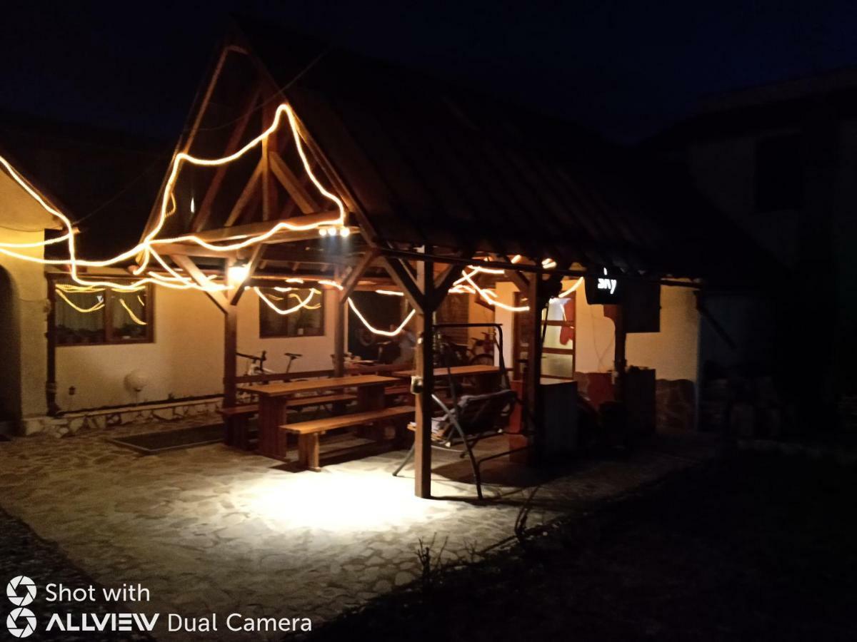 Casa Toth Din Tipterai Hotel วีเชวเดสซุส ภายนอก รูปภาพ